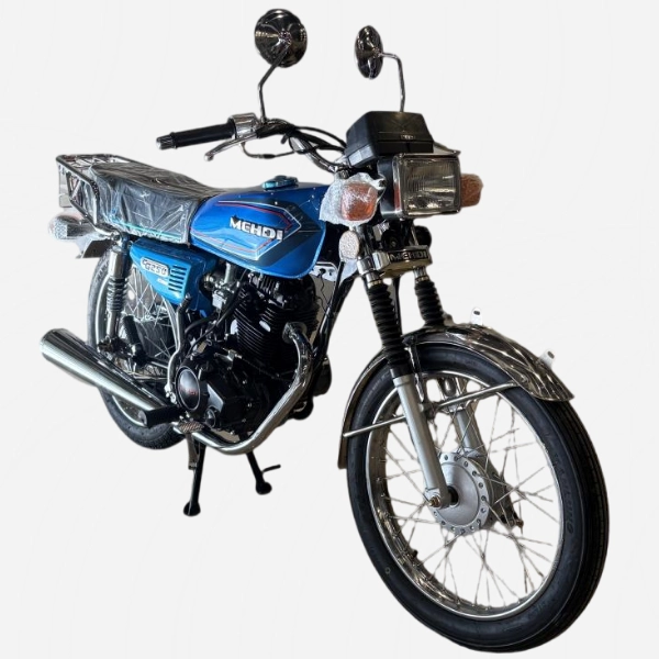 القلاف_للدراجات_النارية_ دراجة نارية رياضية زرقاء غير لامعة من طراز مهدي سبورت 250 سي سي بتفاصيل عصرية ولمسات من الكروم ومقعد أسود ومحرك مرئي على خلفية بيضاء واضحة. دراجة مهدي سبورت سبورت 250 سي سي 250 سي سي المطفي بتصميم عصيمري. _دراجة_نارية