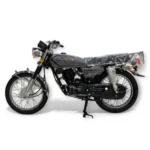 القلاف_للدراجات_النارية_ تظهر الدراجة النارية دراجة دراجة دباب دبابي مهدي إطرام سبورت رمادي 200 سي سي من الجانب، وتتميز باللونين الأسود والفضي مع غلاف بلاستيكي واقي على أجزاء من المقعد والمقود والرف الخلفي. _دراجة_نارية