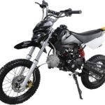 القلاف_للدراجات_النارية_ دباب صحراوي صحراوي للأطفال من طراز طراز GMX رقاقة 50 سي سي 50 سي 50 سي سي بالأسود مع إطارات مقعرة، مكابح قرصان نظام تعليق أمامي وخلفي ومحور ظاهر، يُعرض على حامل جانبي أمام خلفية بيضاء. _دراجة_نارية