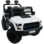 القلاف_للدراجات_النارية_ سيارة كهربائية تعمل للأطفال تعمل ببطارية باللون الأبيض مع لمسات سوداء، إطارات متينة متينة مصبوبة أمامية ومقعدين، تظهر من الزاوية الأمامية اليسرى. _دراجة_نارية