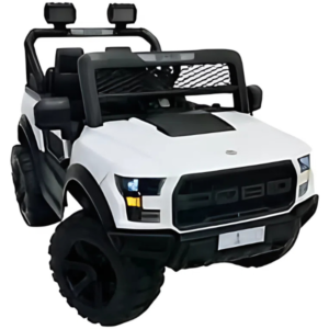 القلاف_للدراجات_النارية_ سيارة كهربائية تعمل للأطفال تعمل ببطارية باللون الأبيض مع لمسات سوداء، إطارات متينة متينة مصبوبة أمامية ومقعدين، تظهر من الزاوية الأمامية اليسرى. _دراجة_نارية