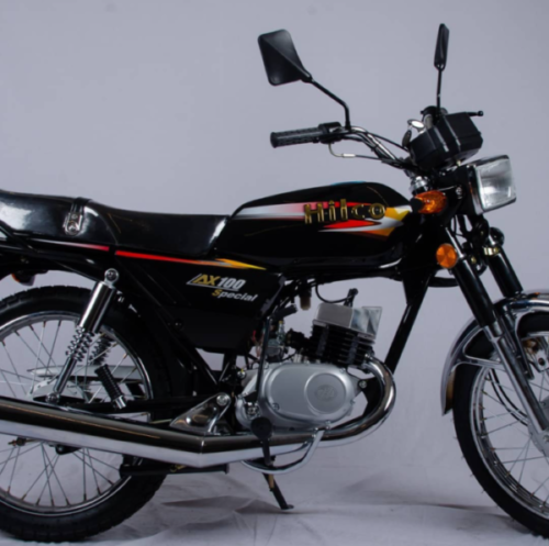 دراجة نارية دباب AX100 هيلكو – محرك بقوة 100cc، كفاءة عالية في استهلاك الوقود، والرفيق المثالي للمهمات الشاقة والتوصيل