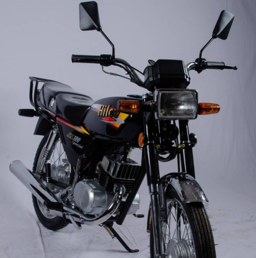 دراجة نارية دباب AX100 هيلكو – محرك بقوة 100cc، كفاءة عالية في استهلاك الوقود، والرفيق المثالي للمهمات الشاقة والتوصيل