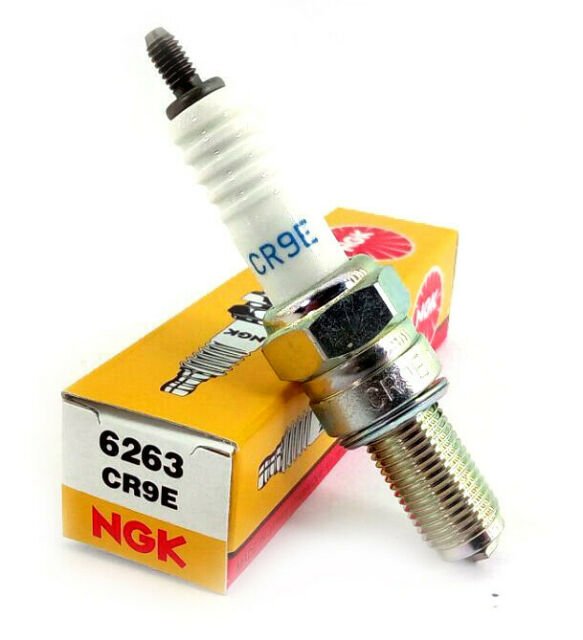 شمعة احتراق (بوجي) من طراز NGK CR9E